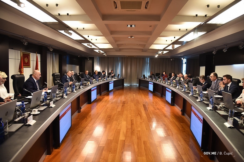 Vlada će bivšim radnicima Radoja Dakića isplatiti 910.000 eura