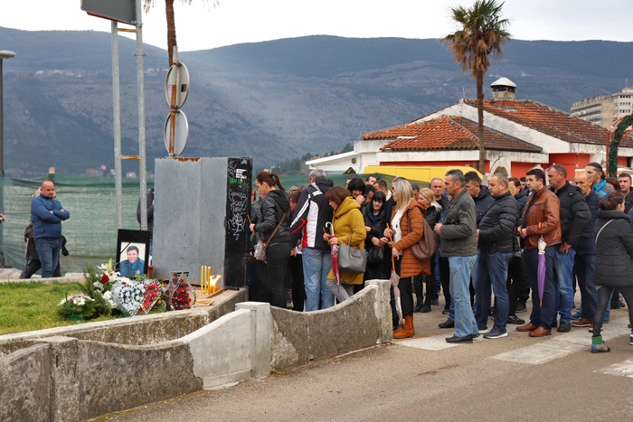 Četrdeset dana od ubistva policajca: Herceg Novi oda poštu Leki