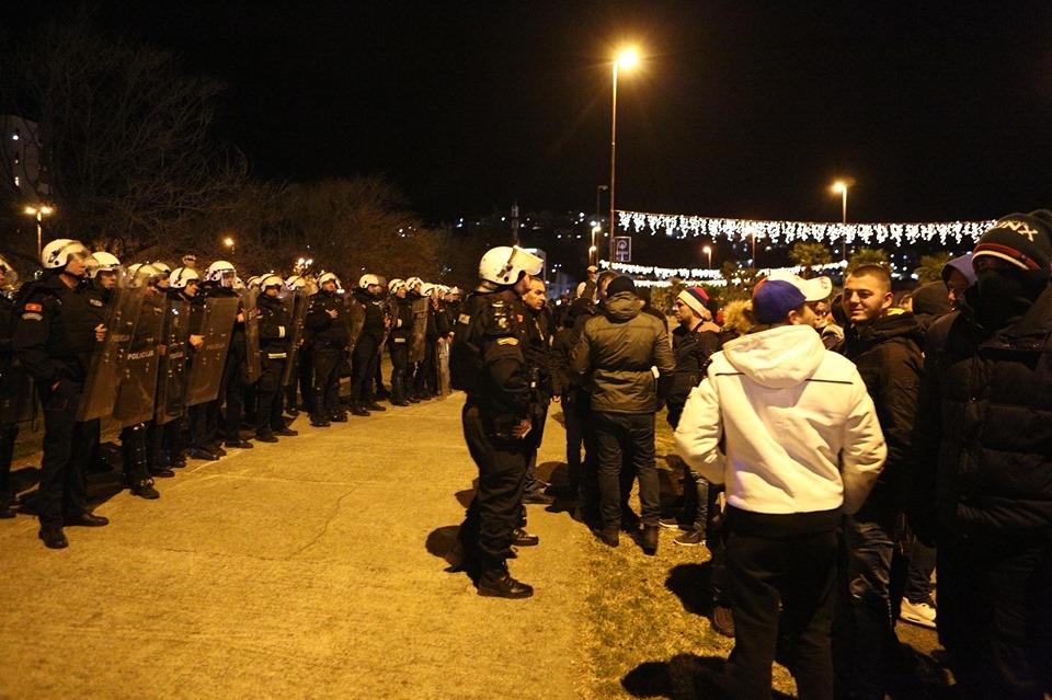 (FOTO) Komentatori na In4s prijete policiji – “Za pendrek u glavu, kuršum u čelo”: ODT otvorilo izviđaj i radi na identifikaciji autora