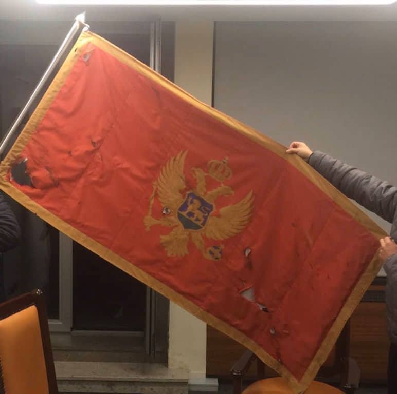 Koalicija “Albanci odlučno”: Tamo gdje se pale zastave nema napretka ni kulture dijaloga