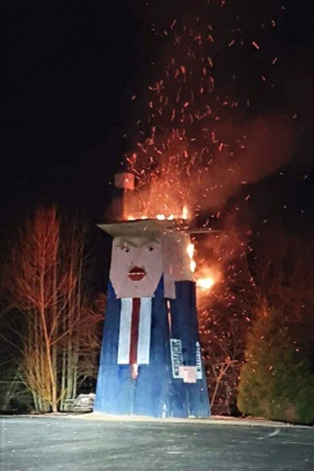 Slovenij: Spaljena statua Donalda Trampa