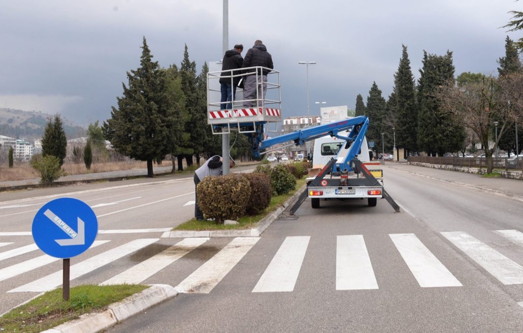 Preduzeće “Putevi” radi na ugradnji nove svjetlosne vertikalne signalizacije