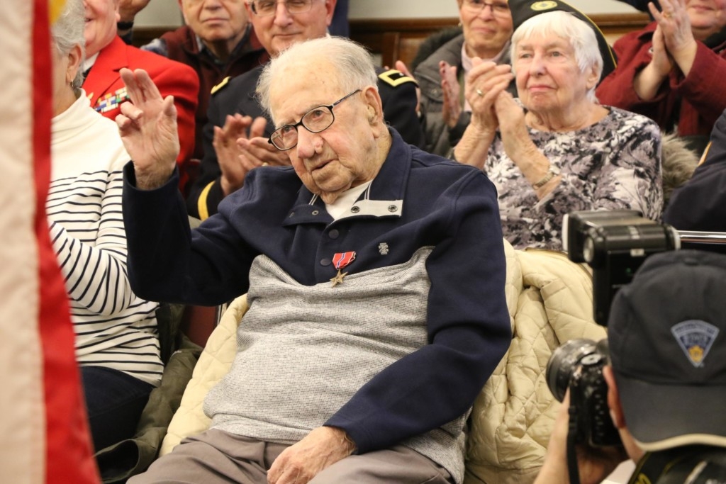 103 godine star veteran odlikovan nakon 75 godina