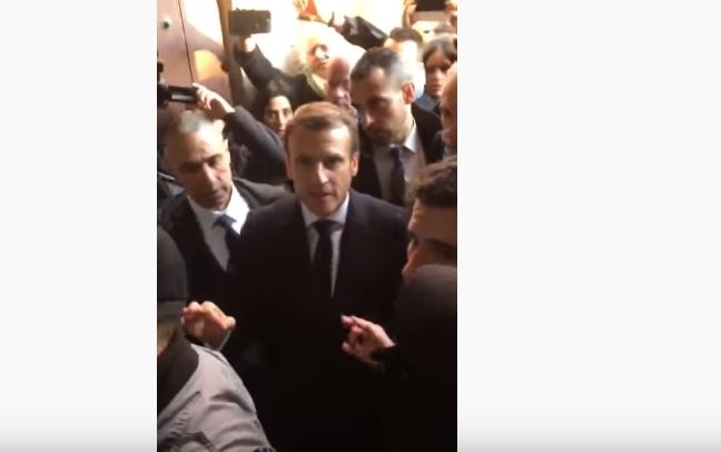 (VIDEO) Makron izbacio izraelske policajce iz francuske crkve