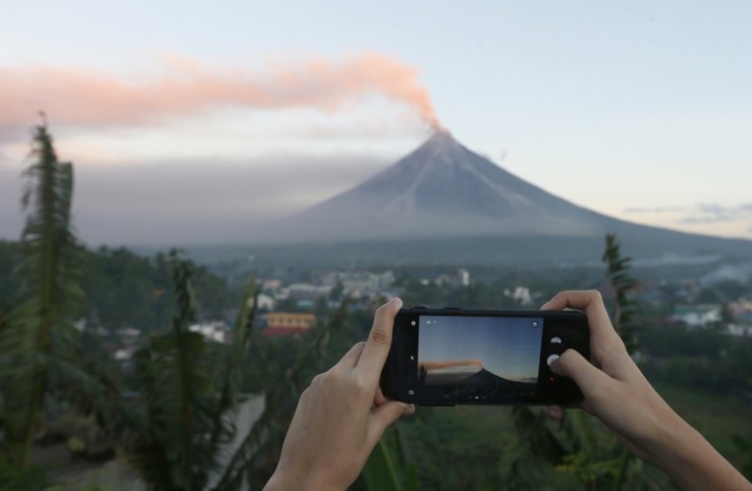 Vulkan na Filipinima kašlje, tlo puca, ljudi bježe