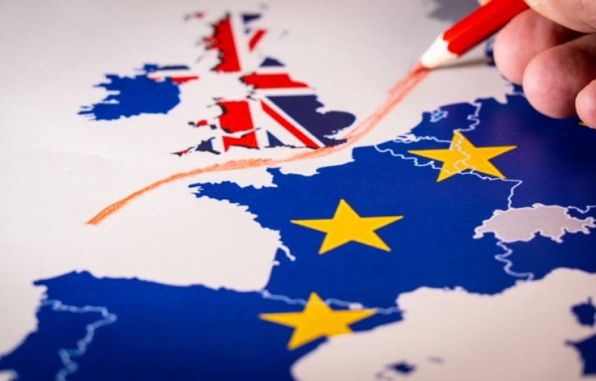 Brisel: Zastava EU skinuta sa britanskog predstavništva