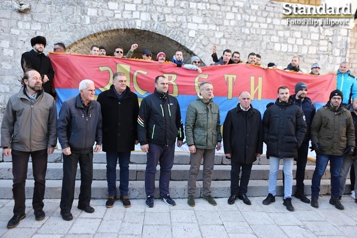 (FOTO) Na Cetinje stigli Mandić, Knežević, Đukanović, Danilović, Milačić i Daka Davidović: Došli da nalože badnjake