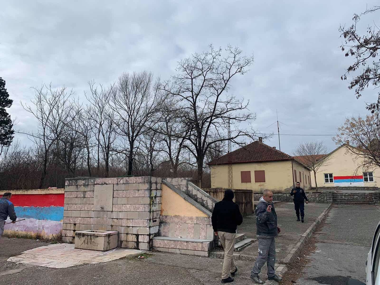 Prefarbane trobojke u Barutani