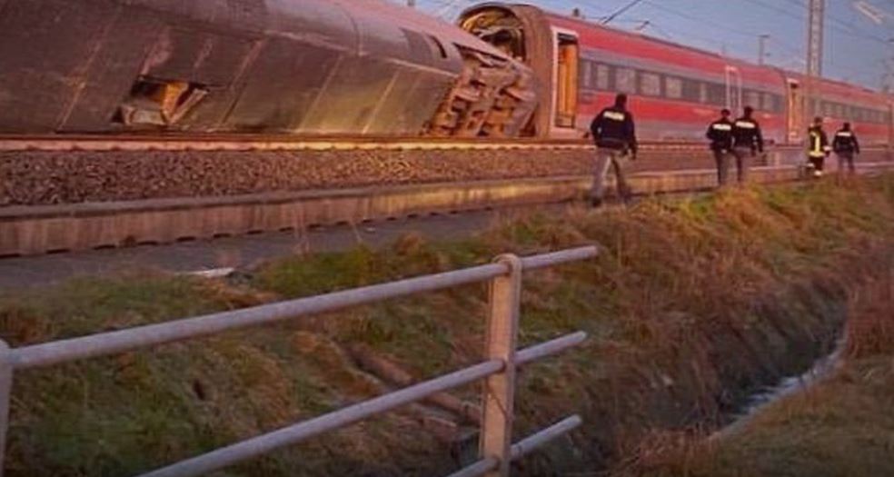Voz izletio iz šina kod Milana ima stradalih, 30 povrijeđenih