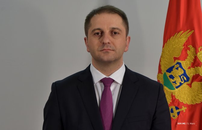 Šehović razriješio direktoricu osnovne škole u Budvi: Stanković prijavila lažnu diplomu
