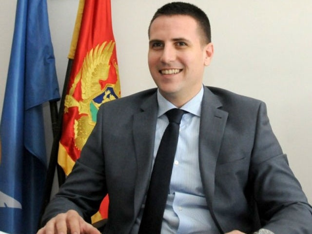 Vešović: Igra moći između DF i Crkve