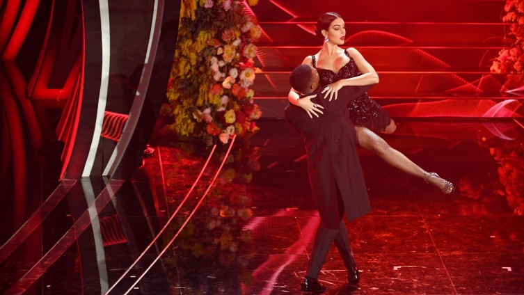 Ronaldova djevojka zaplesala tango: Svu pažnju ukrao njen raskošni dekolte