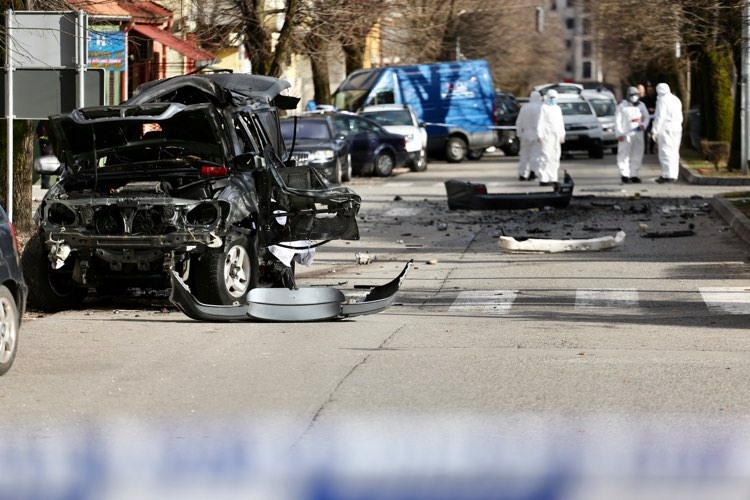 (FOTO) Detalji ubistva Muhadinovića: Napadači ga pratili, ispod automobila postavljena veća količina eksploziva?