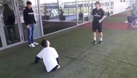 Dirljiv video: Modrić raznježio fanove