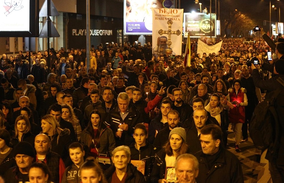 (VIDEO-FOTO) Litije i molebani širom Crne Gore: Iz Podgorice ponovo poručuju “ne damo svetinje”