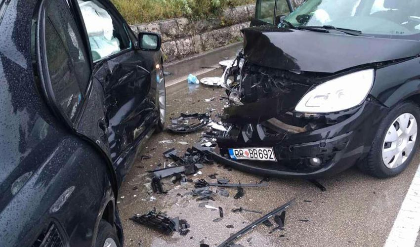 U sudaru tri vozila povrijeđene dvije osobe