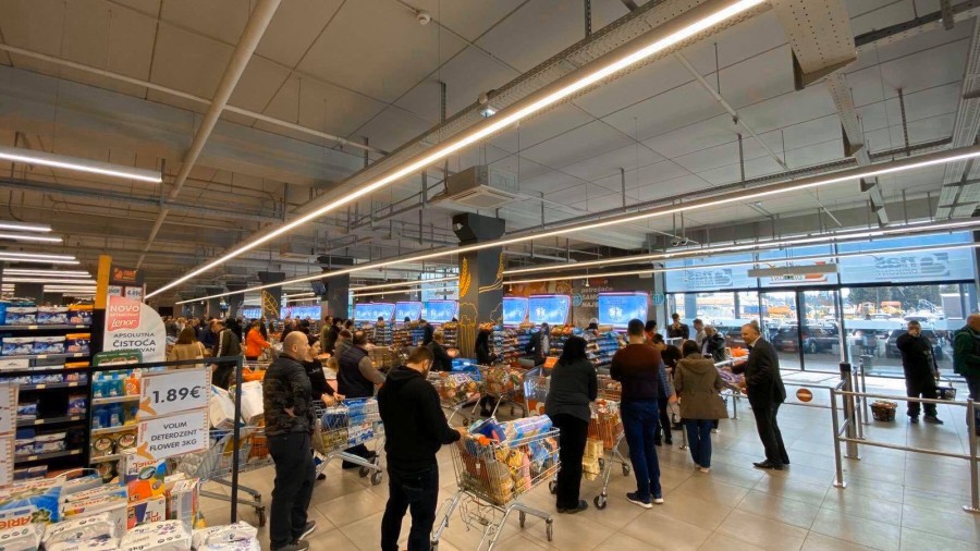 Strah od korona virusa izazvao gužve u marketima: Nema mjesta panici