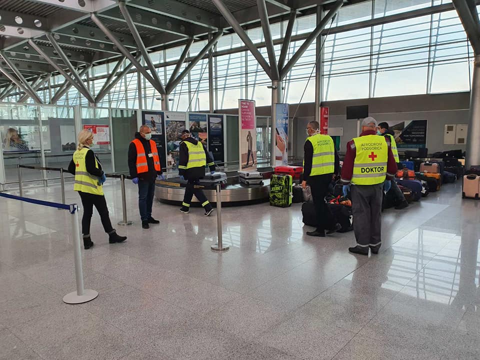 Aerodromi CG: Iz Frankfurta stigla 102 naša državljanina, među njima i golman Nebojša Simić
