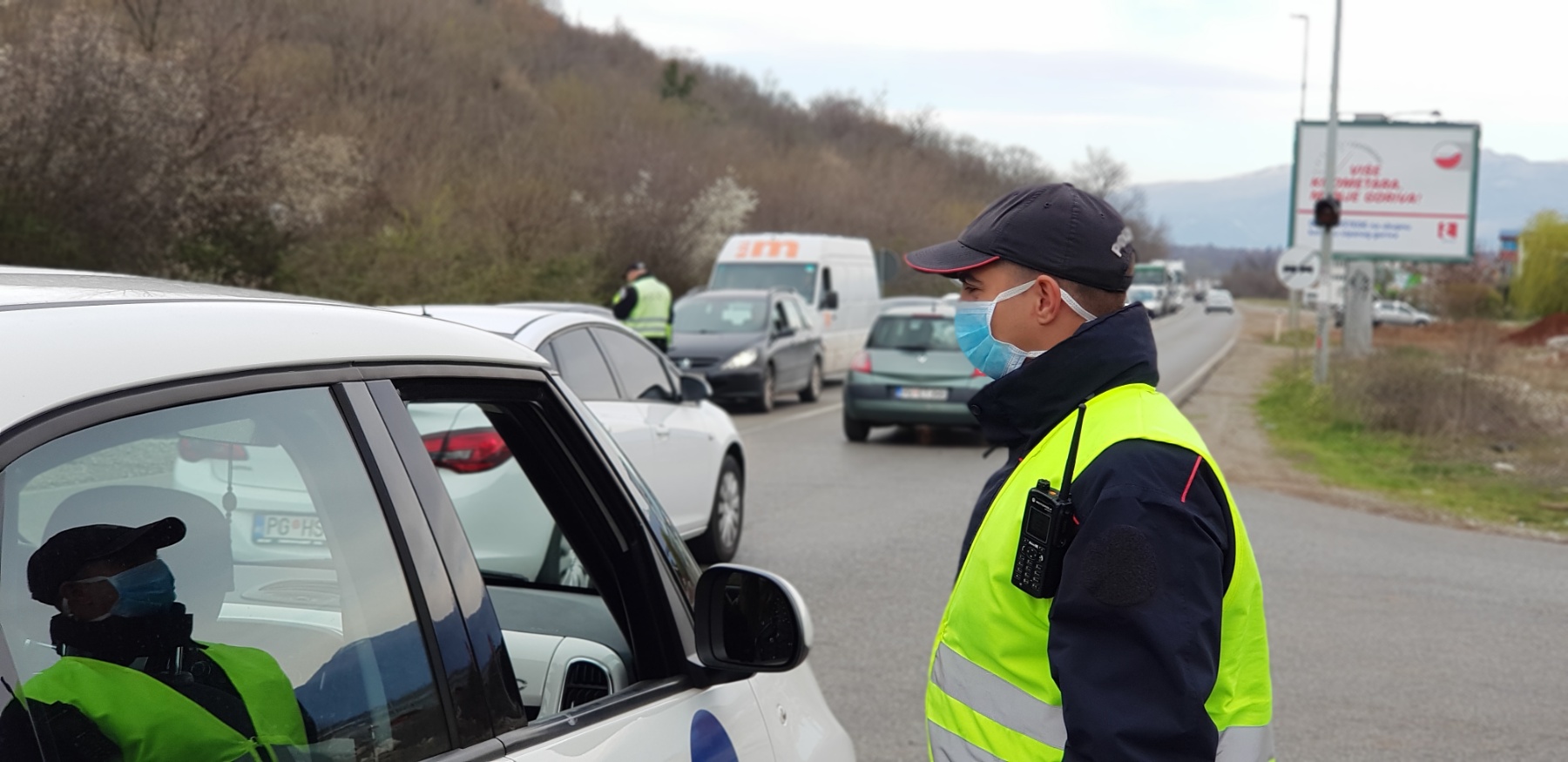 KRŠENJE MJERA: Pritvor od mjesec dana za tri lica, prevozili više od dvije osobe