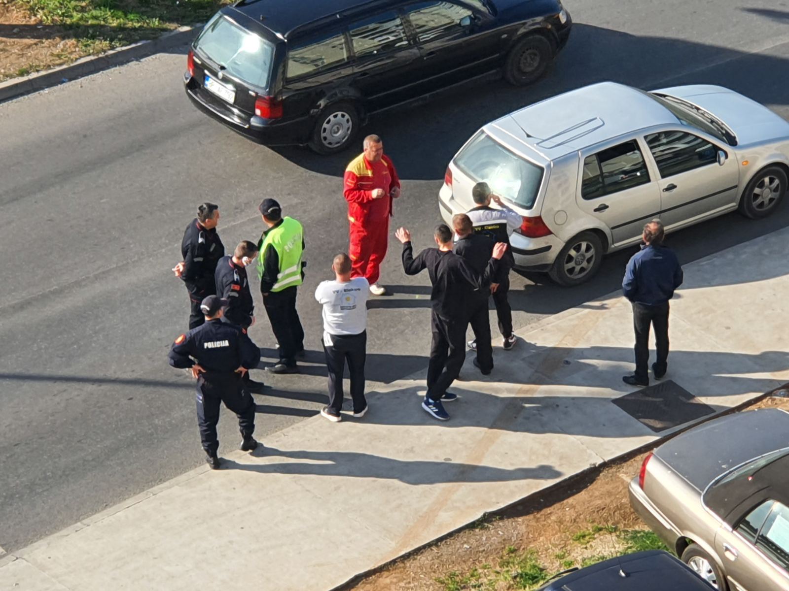 Čitaoci šalju: Sudar na Starom Aerodromu, okupljeni ne poštuju socijalnu distancu