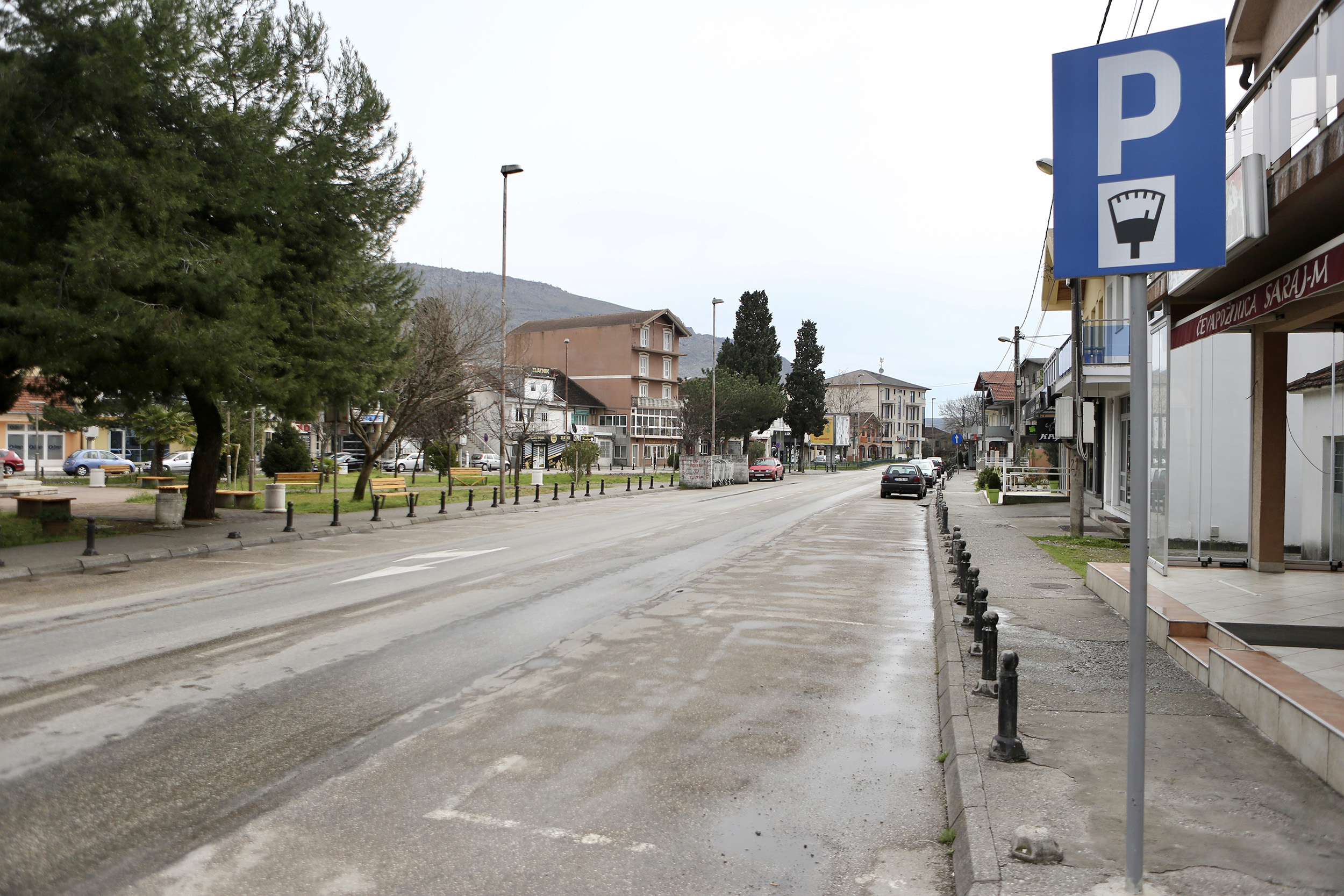 Na leđima volontera u Tuzima oko 15.000 stanovnika: I mi se plašimo, ali izguraćemo i ovo