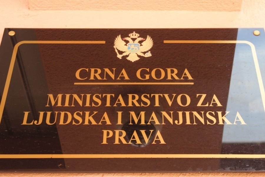Vlada pozdravlja odluku MCP da obustavi litije
