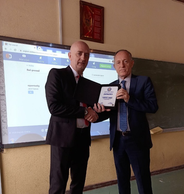 Erste banka poklonila interaktivne table za 14 osnovnih škola