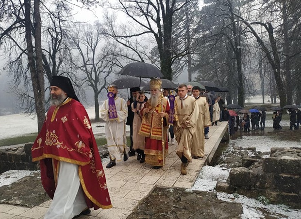LITIJA NA CETINJU: Vjernike predvodio otac Gojko Perović i Amfilohije
