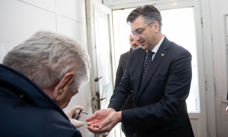 Premijer Plenković hitno testiran na koronavirus