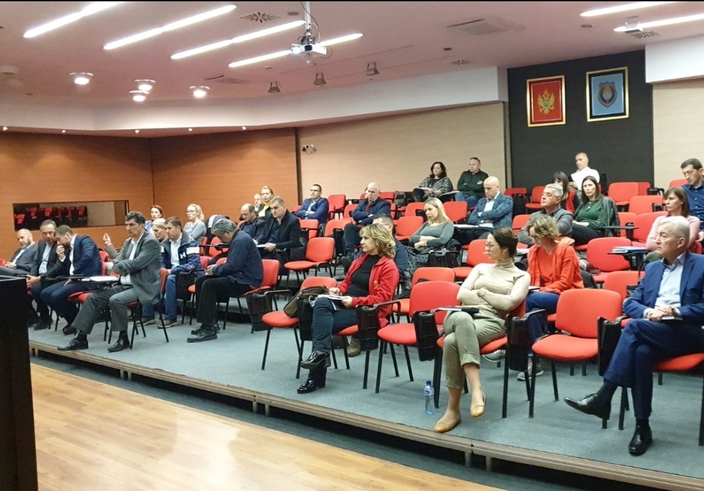 Tivat uveo nove mjere: Smanjenje društvenih kontakata i poštovanje naredbe