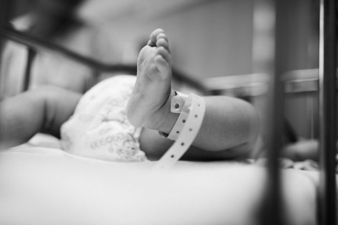 Majka osumnjičena za smrt bebe brani se sa slobode, utvrđuju njeno psihičko stanje