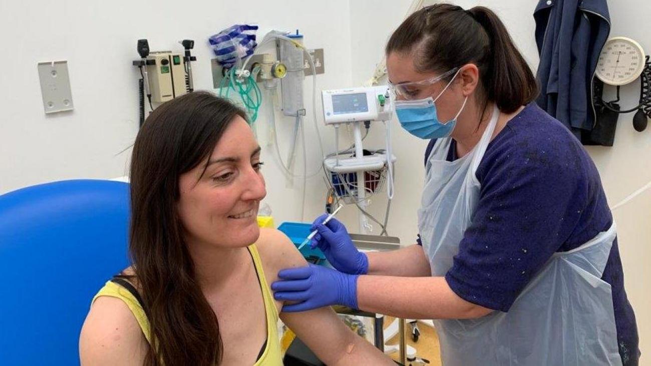 Prvi dobrovoljci u Velikoj Britaniji primili probne vakcine