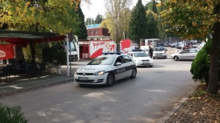 Pucao s balkona prijeteći komšijama i policajcima