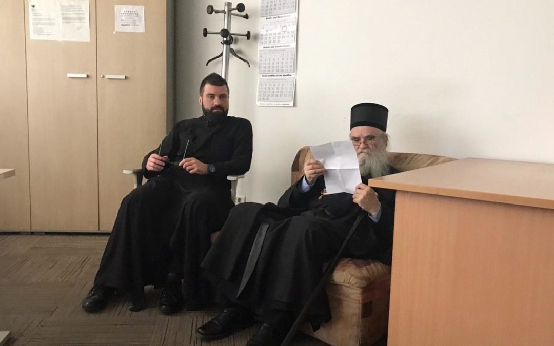 Nakon višesatnog zadržavanja Amfilohije i Džomić napustili CB Podgorica: Izjave dali u svojstvu građana