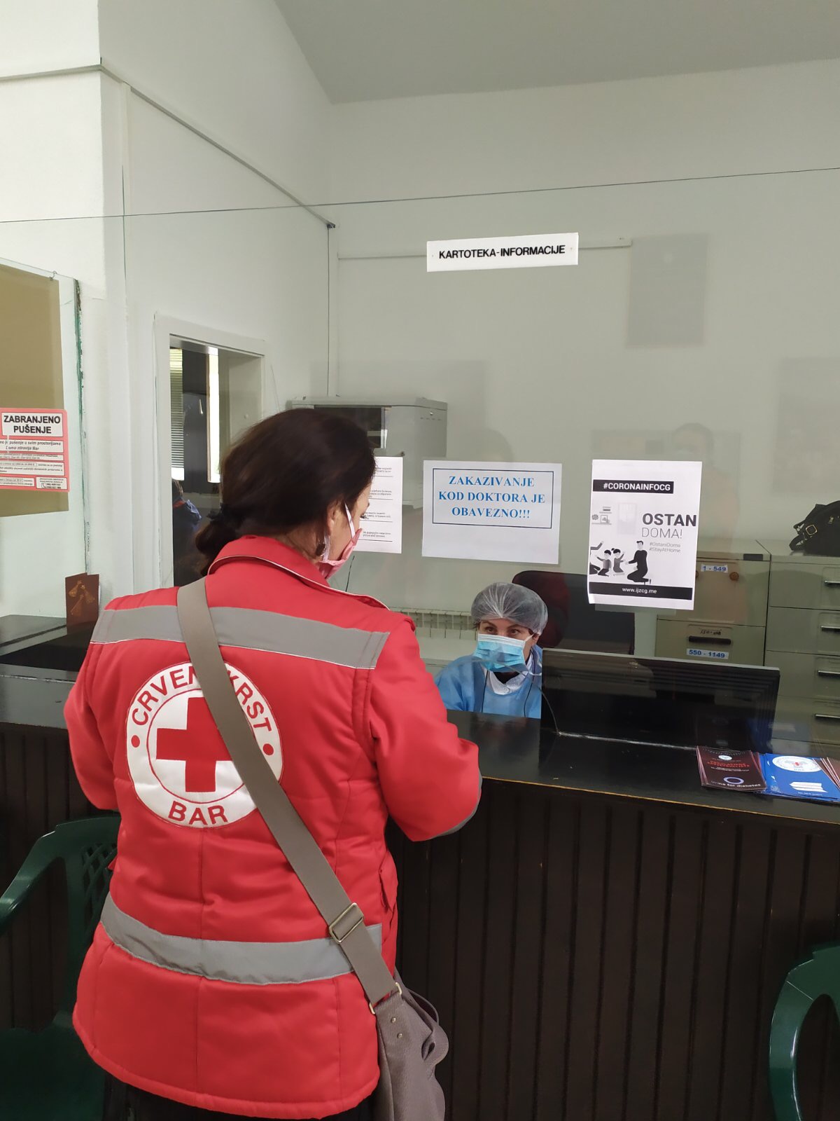 (FOTO) CKCG: Saradnice za uslugu pomoć u kući redovno obilaze starije korisnike