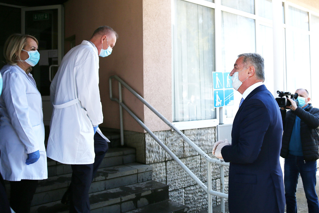 (VIDEO) Đukanović obišao Opštu bolnicu u Beranama