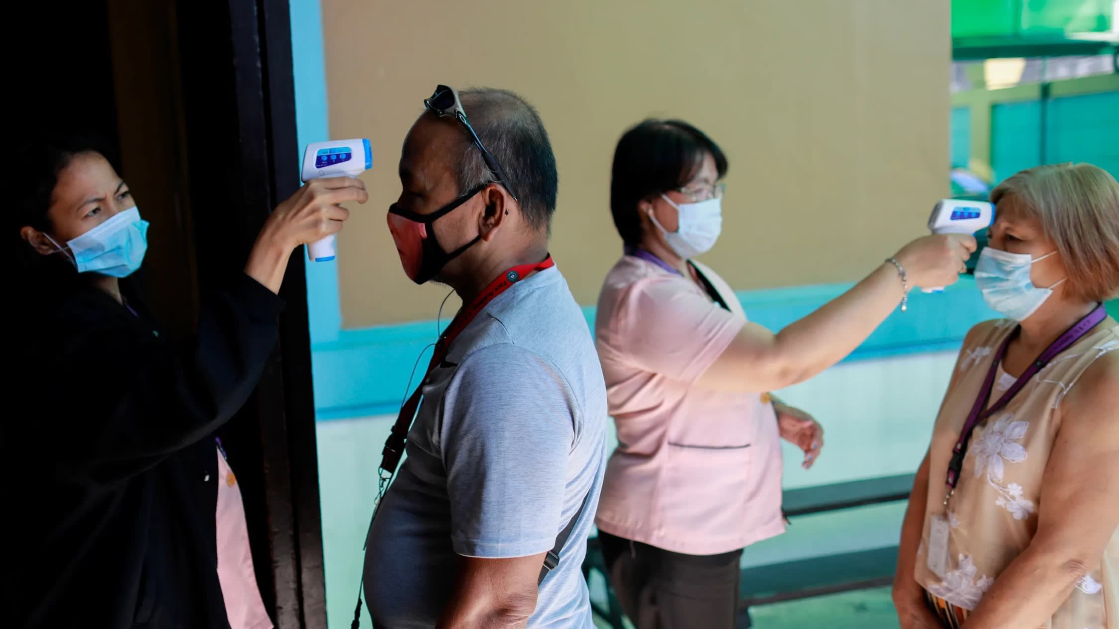 Filipini: Zaustavili muškarca jer nije nosio masku, on ih napao kosom