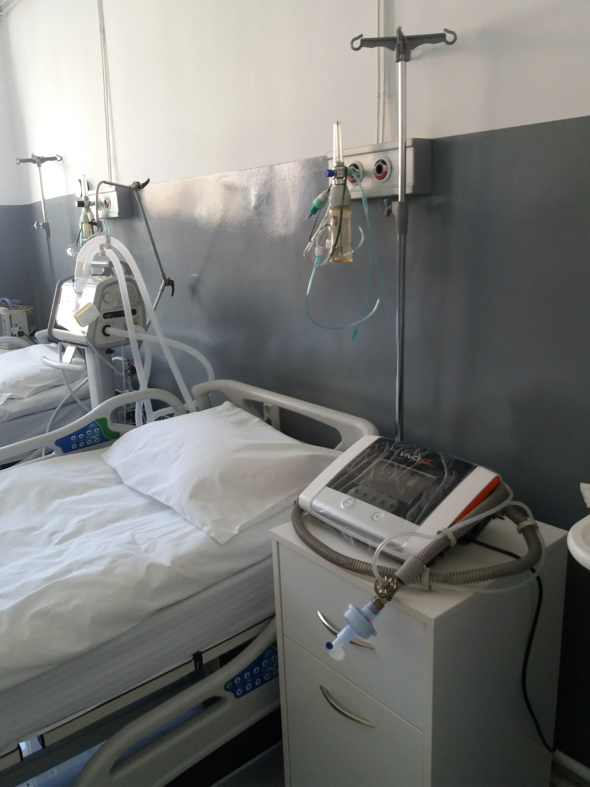 “Mega promet” donirao mobilni respirator cetinjskoj bolnici