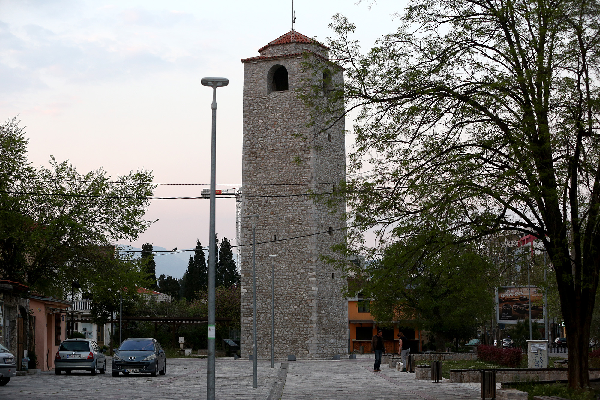 Ponegdje moguća slaba kiša , do 23 stepena