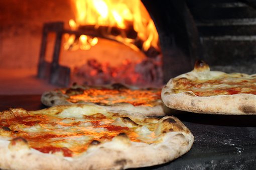 Popuštanje mjera na jugu Italije, u Napulju picerije dostavljaju hranu