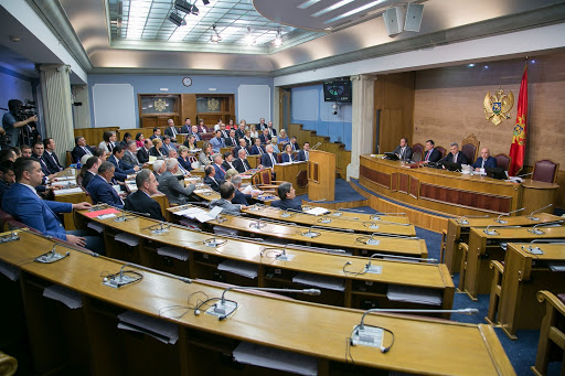 Trinaest poslanika kažnjeno jer nijesu opravdali odsustvo
