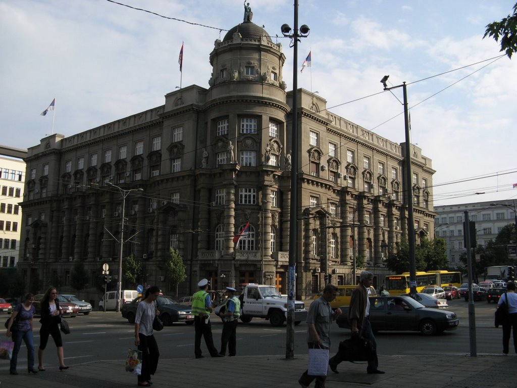 Srbija: Tri službenika Vlade zaražena, jedan na respiratoru