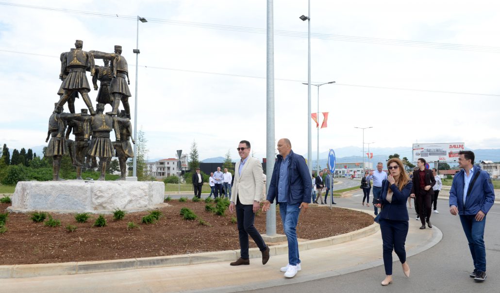 Spomenik Oro od danas krasi Bulevar 21.maj: Vujačić: Simbol slobode i nikad pokorenog crnogorskog kamena
