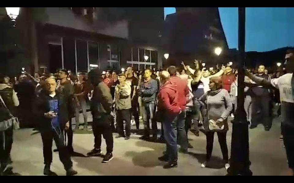 Savjet: Policija opravdano upotrijebila hemijska sredstva, mladić sa snimka iz Pljevalja napao policajca s leđa