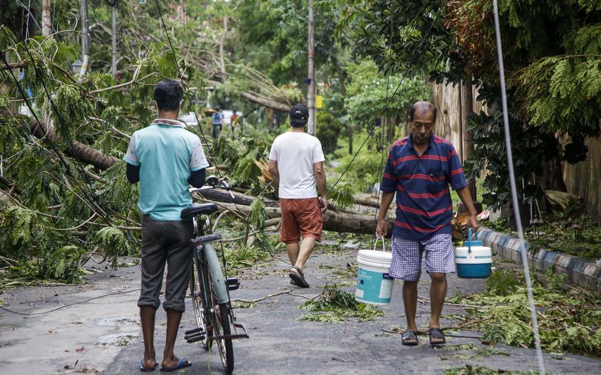 Ciklon pogodio Indiju i Bangladeš, 20 mrtvih, hiljade domova uništeno