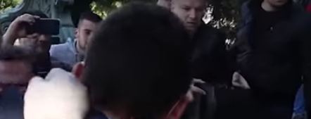 (VIDEO) Incidenti na ulazu u Skupštinu: Nasrtaji na ministre i poslanike
