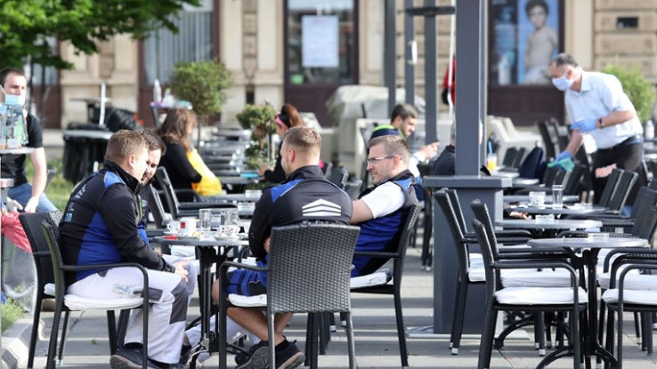 Zagrepčani piju prvu kafu u kafićima: Pogledajte kako sada izgledaju ugostiteljski objekti