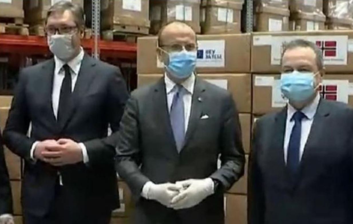 Snimak kruži regionom – Vučić: Ivica voli da grli, Dačić: Volim i da ljubim