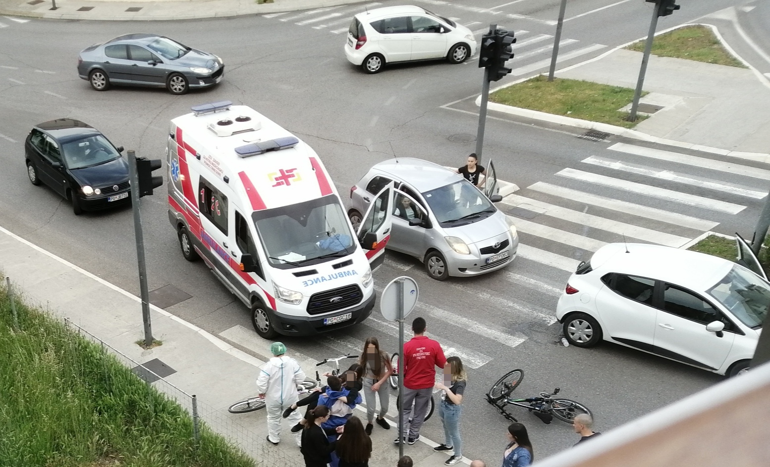 SAOBRAĆAJNA NEZGODA: Djevojčicu udarilo vozilo kad je krenula preko pješačkog biciklom