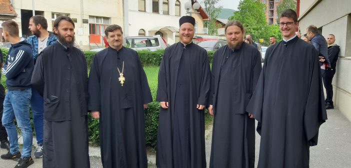 Sveštenici ispred ODT-a Berane
